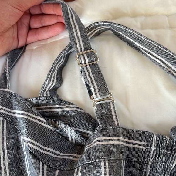 Brandy Melville striped grey and white adjustable cropped tank top - Picture 6 of 7